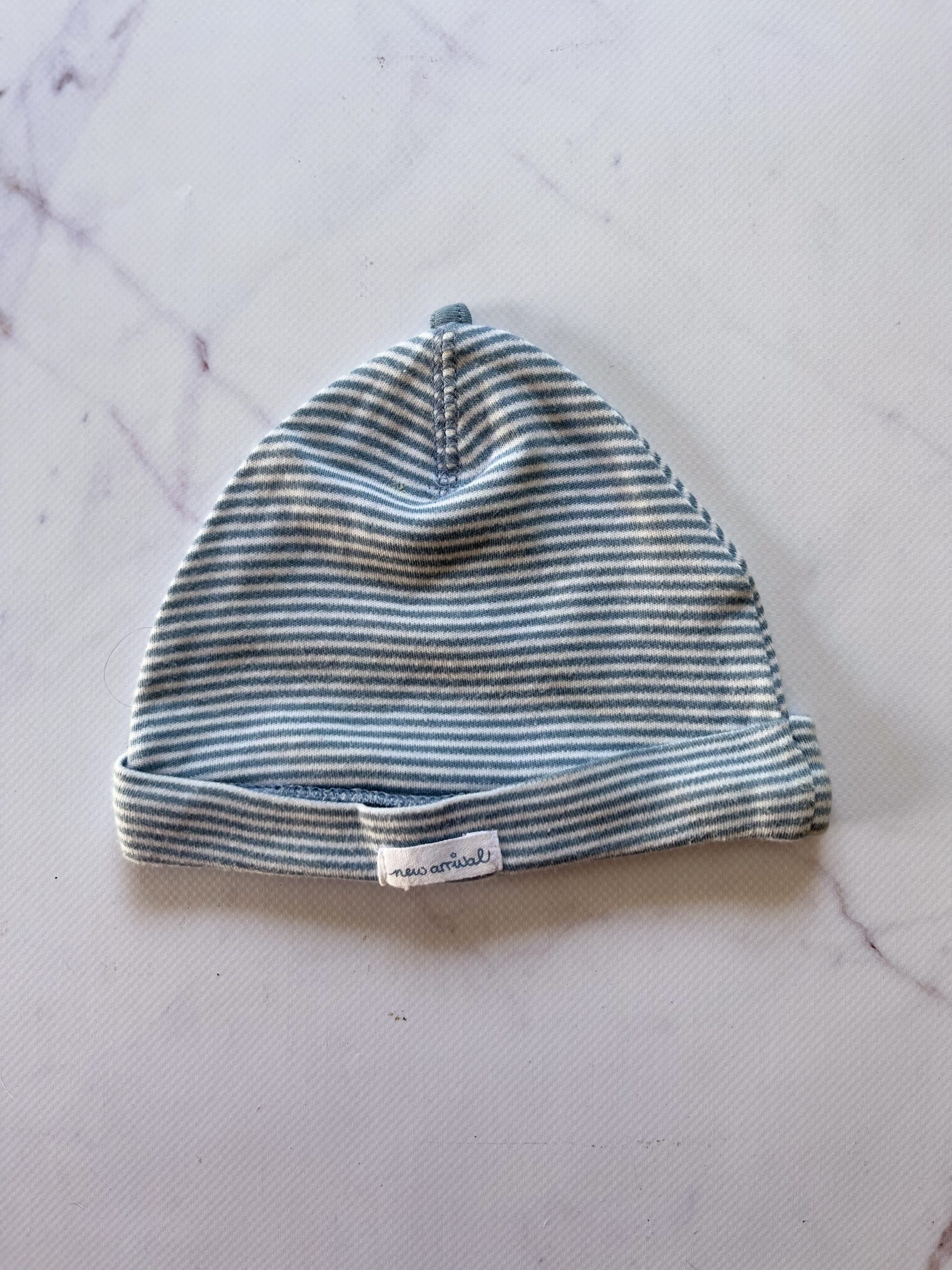 H&M blue and white striped beanie 4/6M – Nearly New Kids