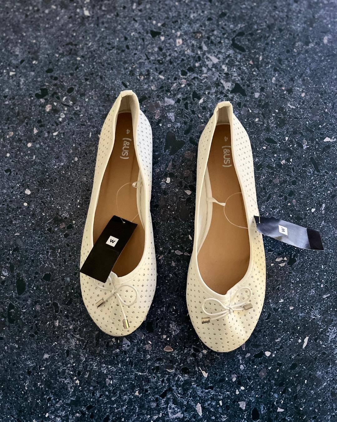 *NEW* Woolworths white glitter pumps Size 4 Adult – Nearly New Kids