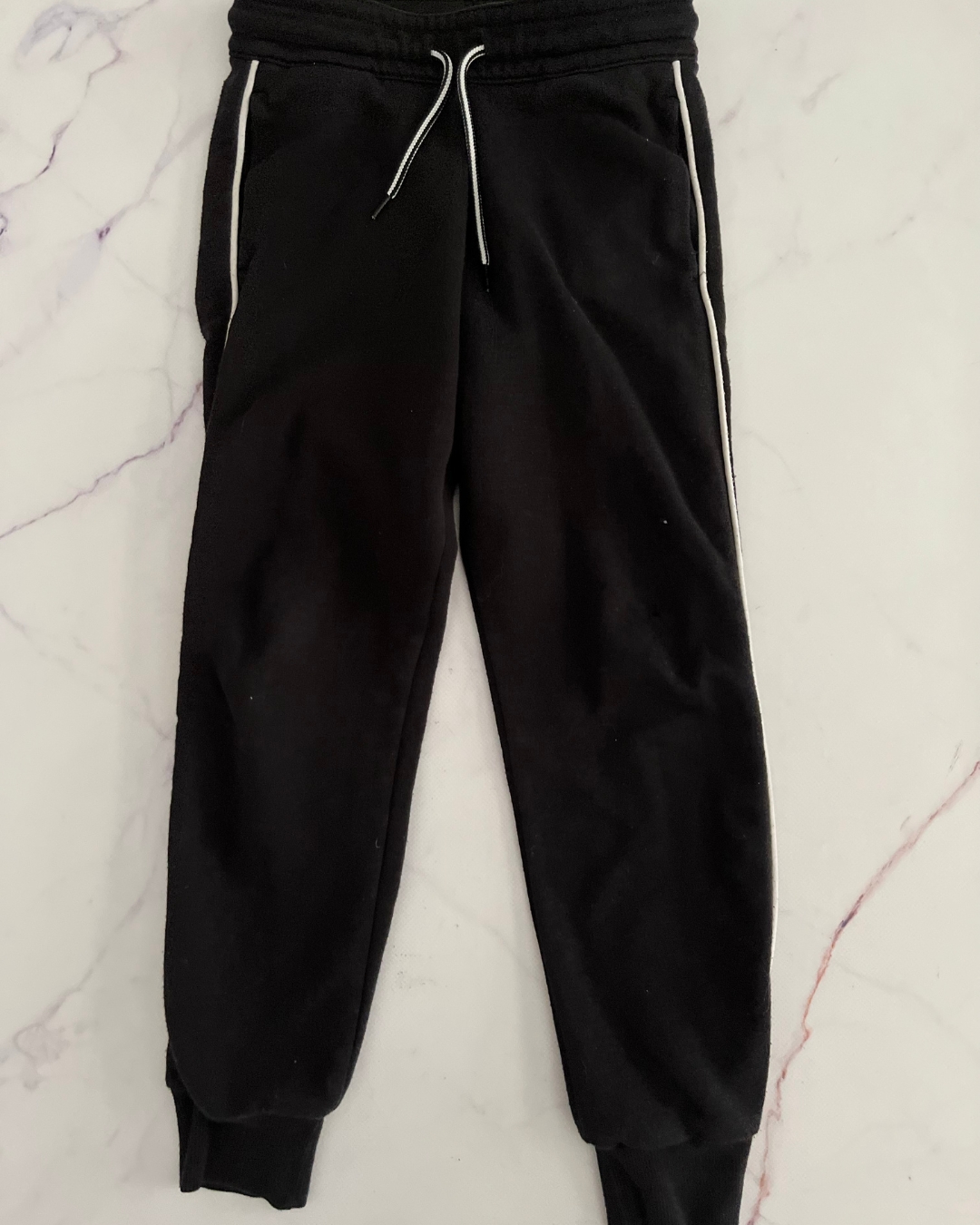 H&M black tracksuit pants 6/7Y – Nearly New Kids